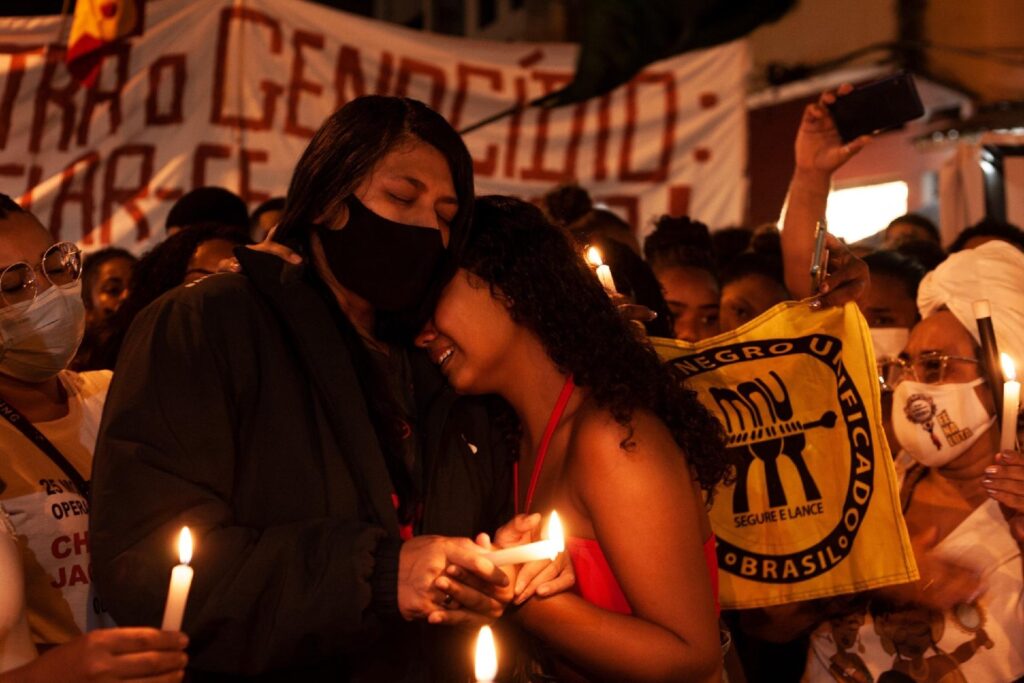 Parentes das vítimas da chacina no Jacarezinho (RJ), durante protesto contra violência policial Imagem: Fabiana Batista/UOL